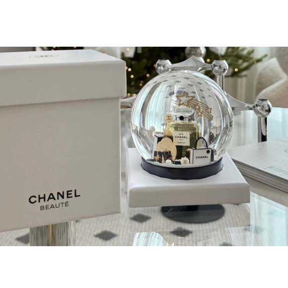Chanel 2025 Snow Globe with Gold Details In Chanel Box W/ Original Packaging - Picture 3 of 3